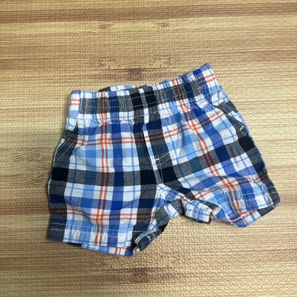 Newborn 0-3 Months Bundle of 7 Onesies and 1 Pair of Shorts—Gerber & Carters - Picture 8 of 9